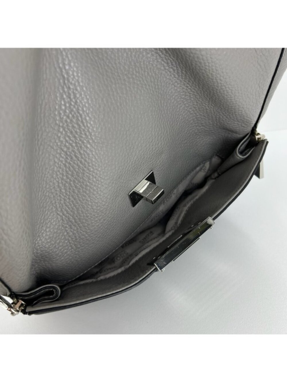 Michael Kors Sloan Hobo Shoulder Bag Womens Turn Lock Pockets Leather Gray Black - Picture 9 of 13